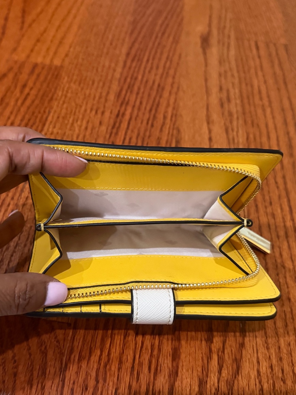 Kate Spade Medium Bee Wallet 🐝 - Picture 6 of 9